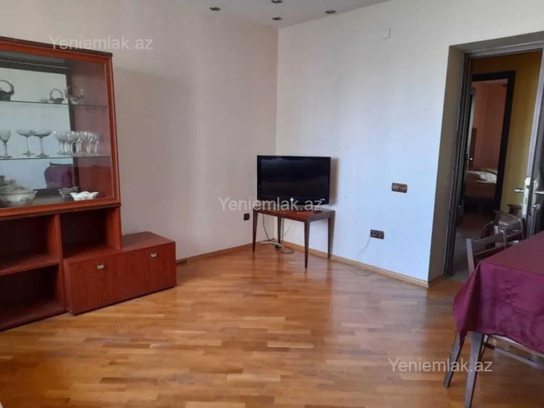 Satılır 3 otaqlı köhnə tikili 80 m²