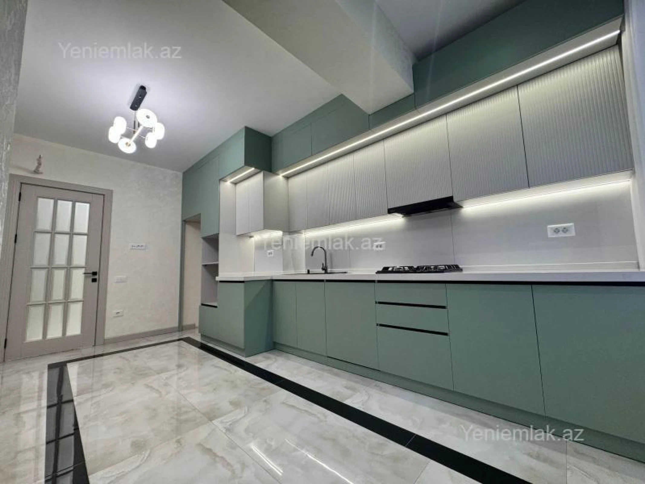 Satılır 3 otaqlı yeni tikili 130 m²