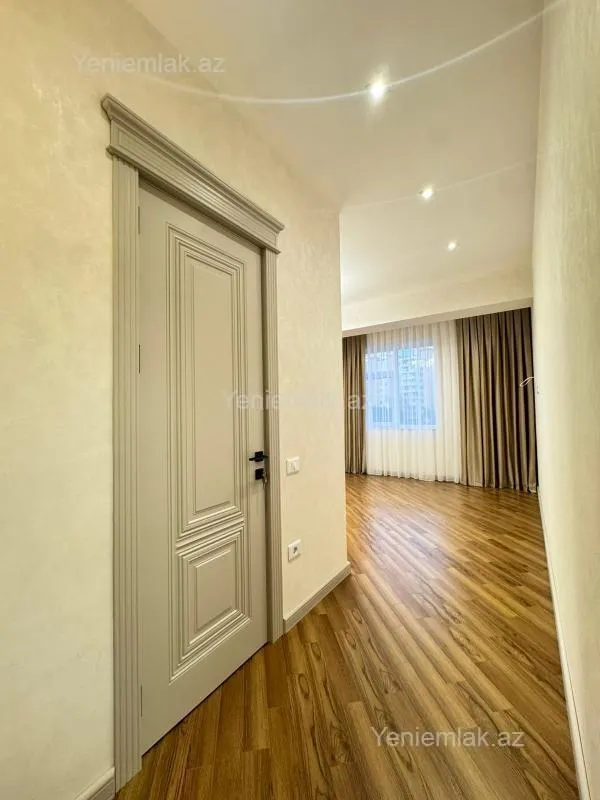 Satılır 3 otaqlı yeni tikili 130 m²