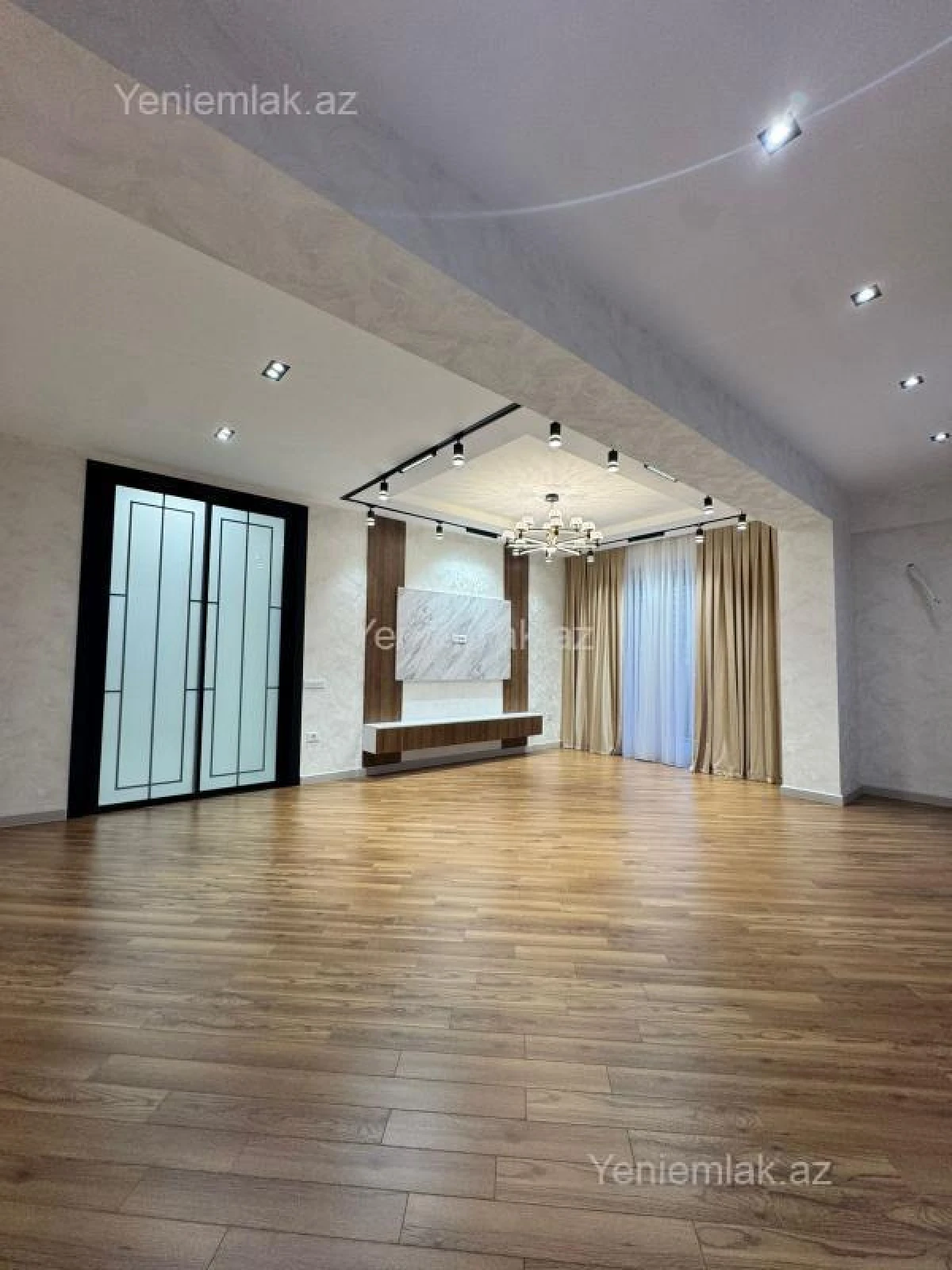 Satılır 3 otaqlı yeni tikili 130 m²