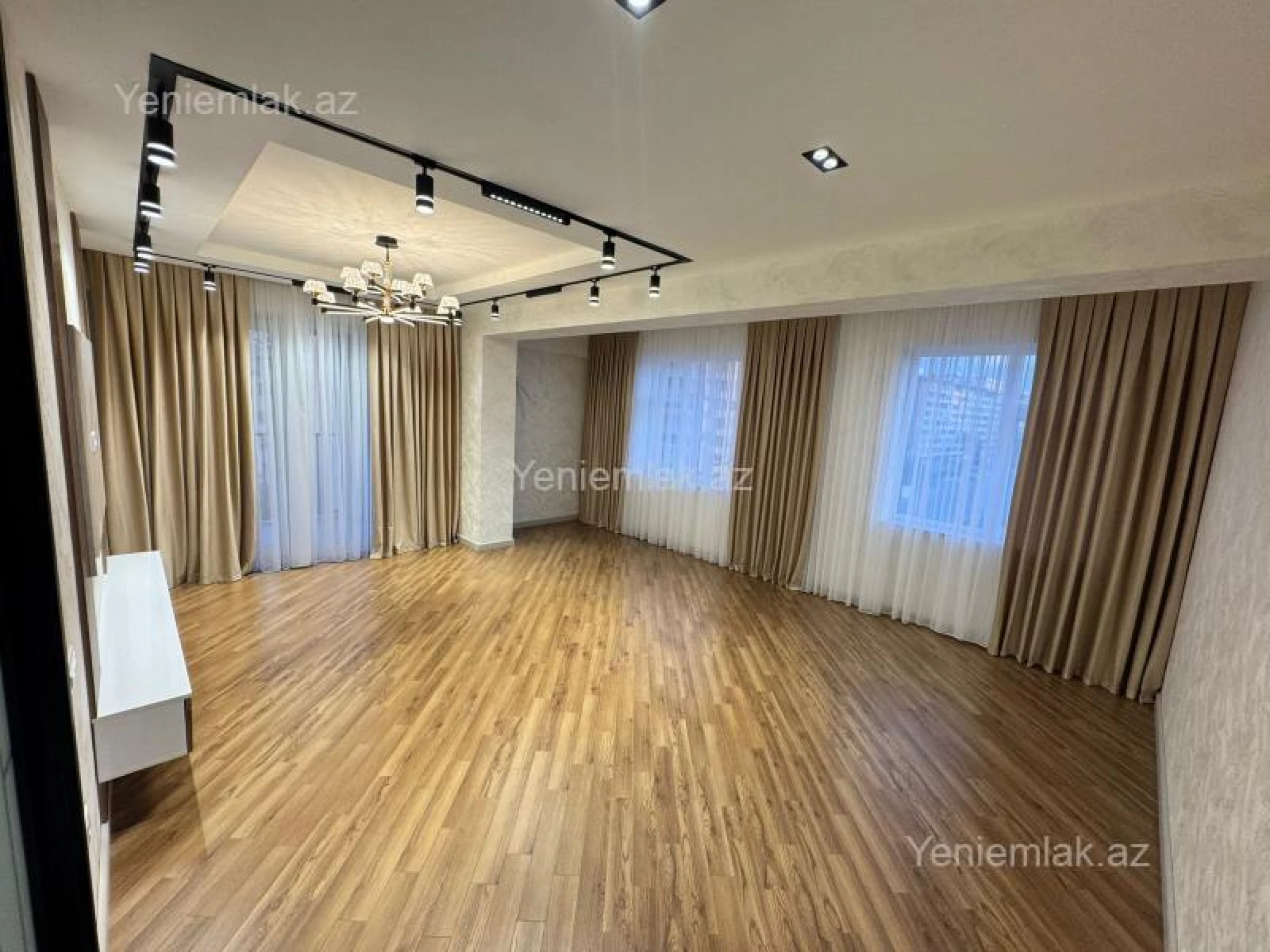 Satılır 3 otaqlı yeni tikili 130 m²