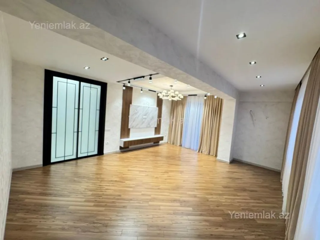 Satılır 3 otaqlı yeni tikili 130 m²