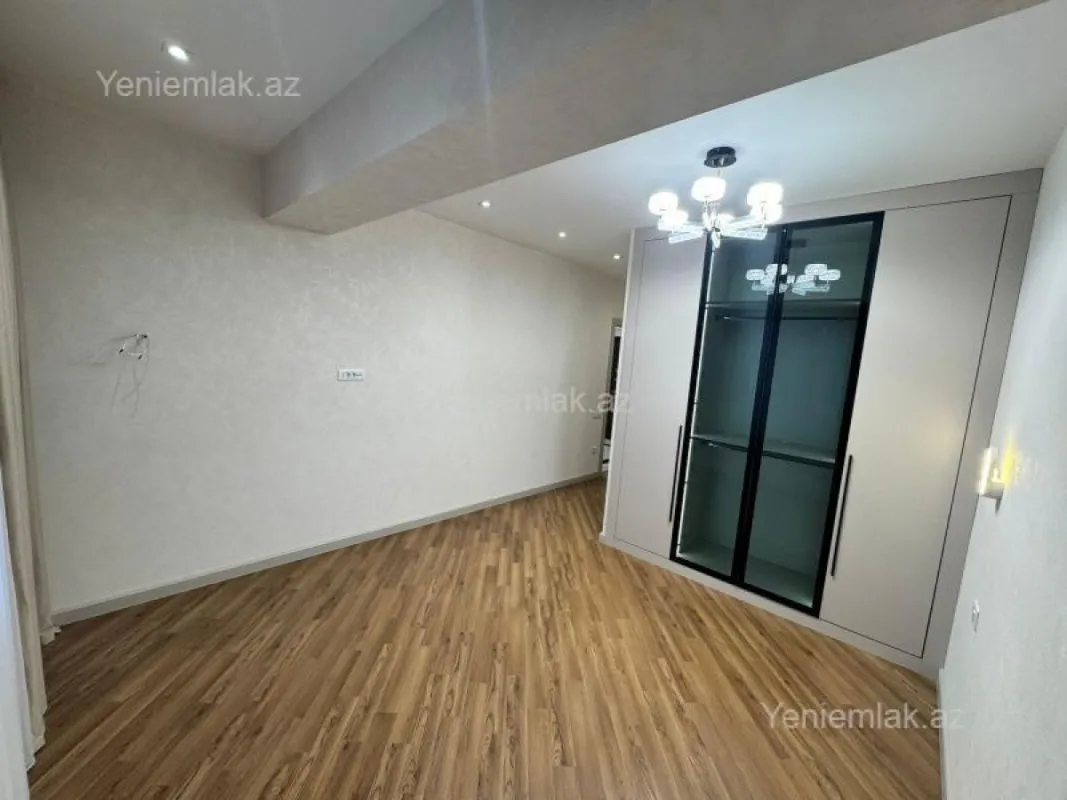 Satılır 3 otaqlı yeni tikili 130 m²