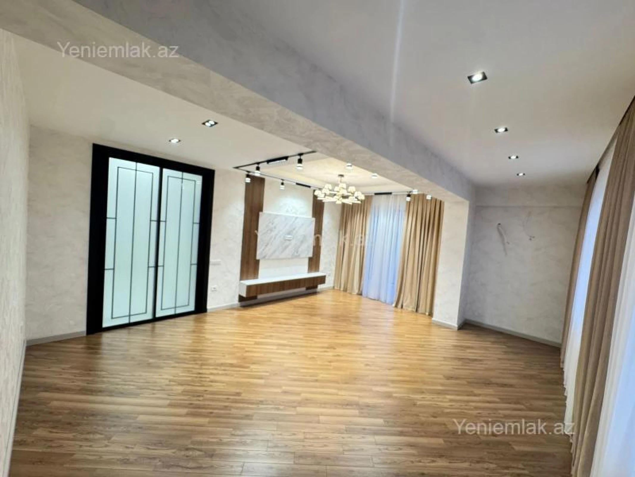 Satılır 3 otaqlı yeni tikili 130 m²
