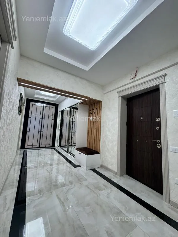Satılır 3 otaqlı yeni tikili 130 m²