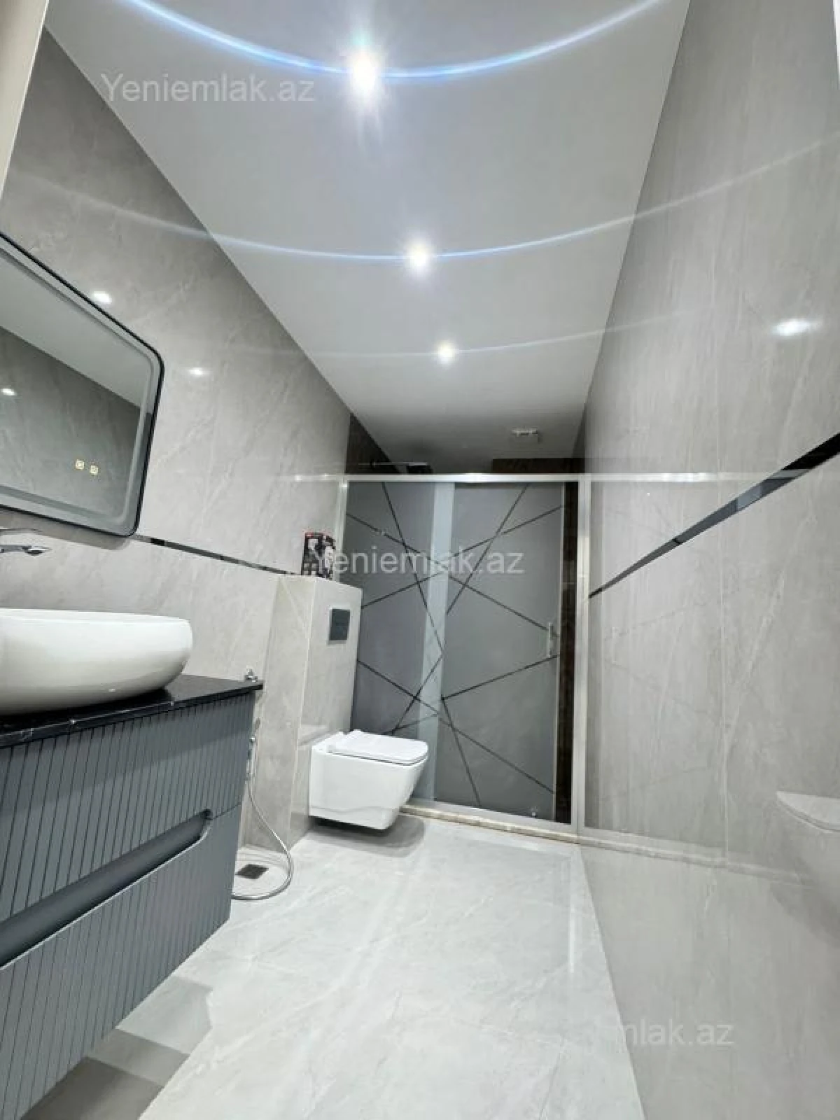 Satılır 3 otaqlı yeni tikili 130 m²