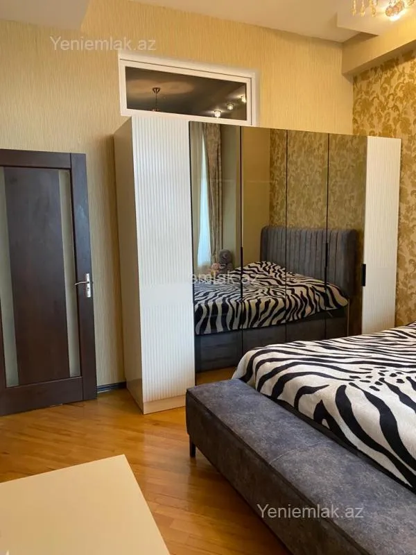 Satılır 3 otaqlı yeni tikili 75 m²