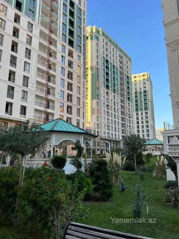 Satılır 3 otaqlı yeni tikili 135 m²