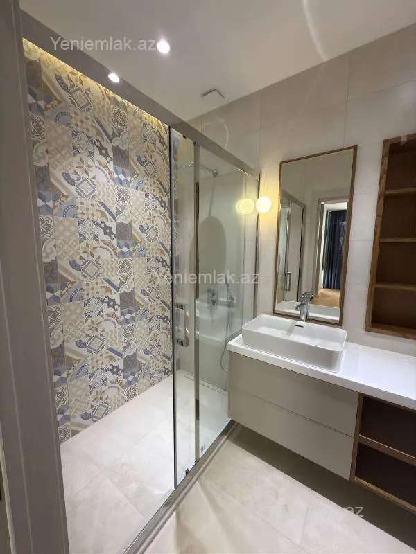 Satılır 3 otaqlı yeni tikili 135 m²