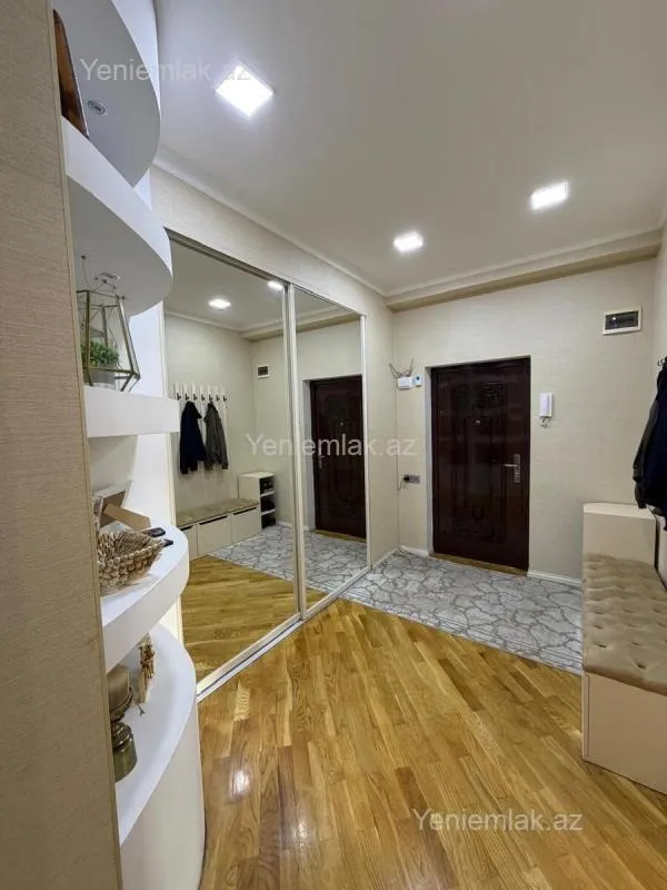 Satılır 3 otaqlı yeni tikili 135 m²