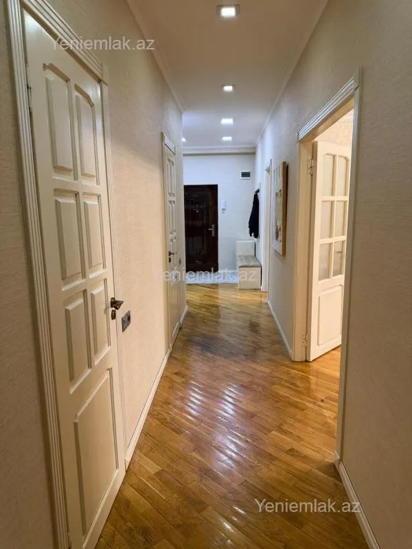 Satılır 3 otaqlı yeni tikili 135 m²