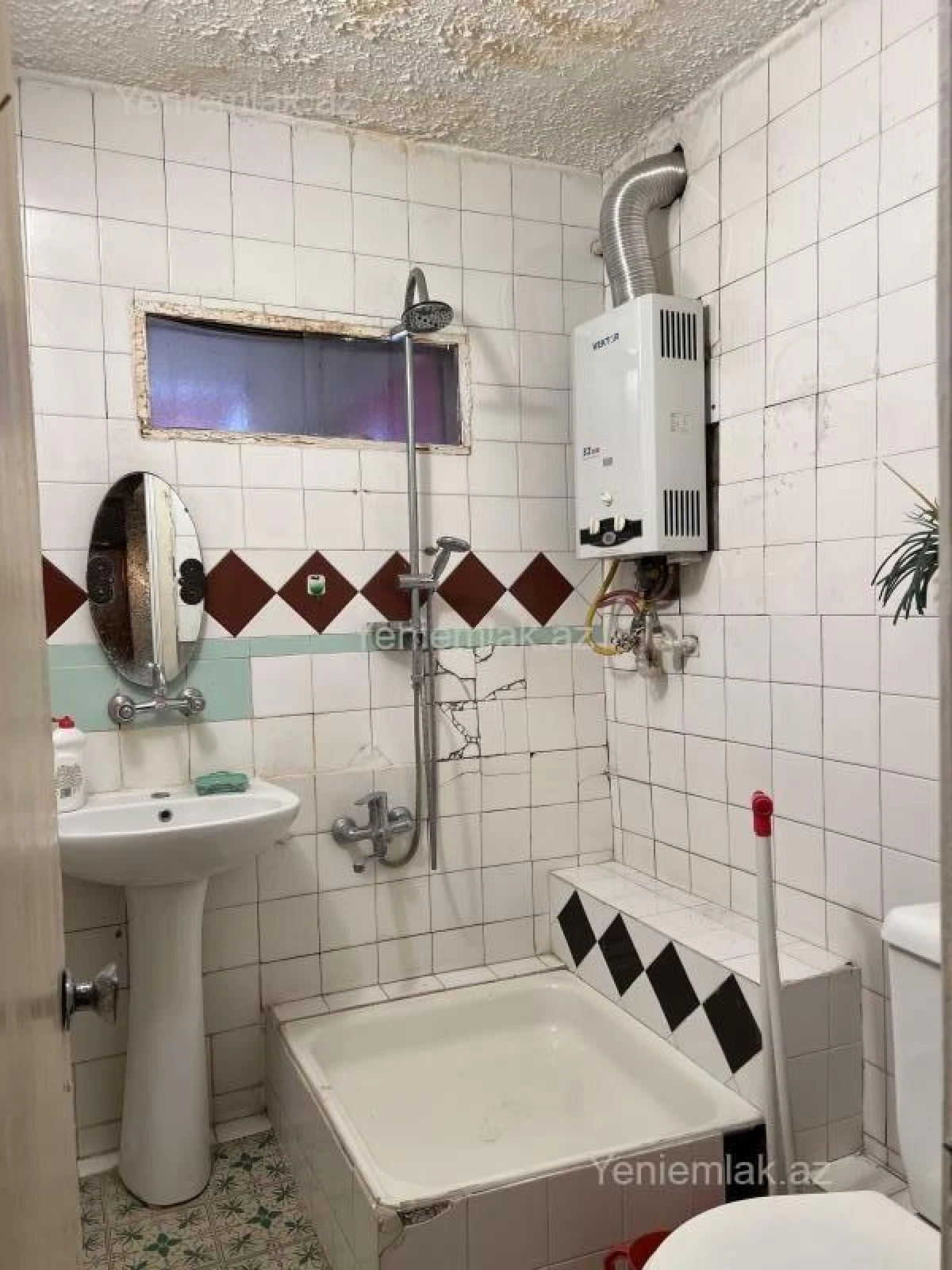 Satılır 2 otaqlı köhnə tikili 55 m²