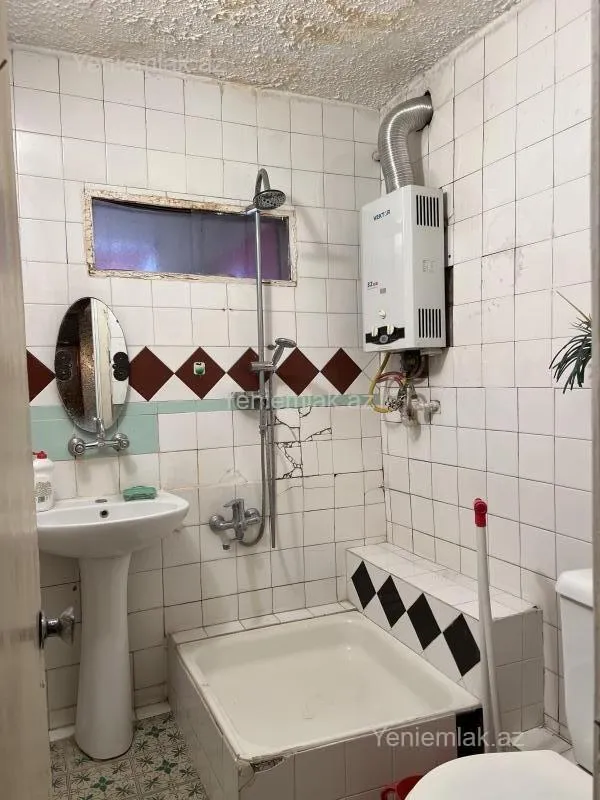 Satılır 2 otaqlı köhnə tikili 55 m²