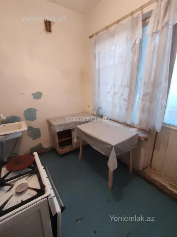 Satılır 4 otaqlı köhnə tikili 84 m²