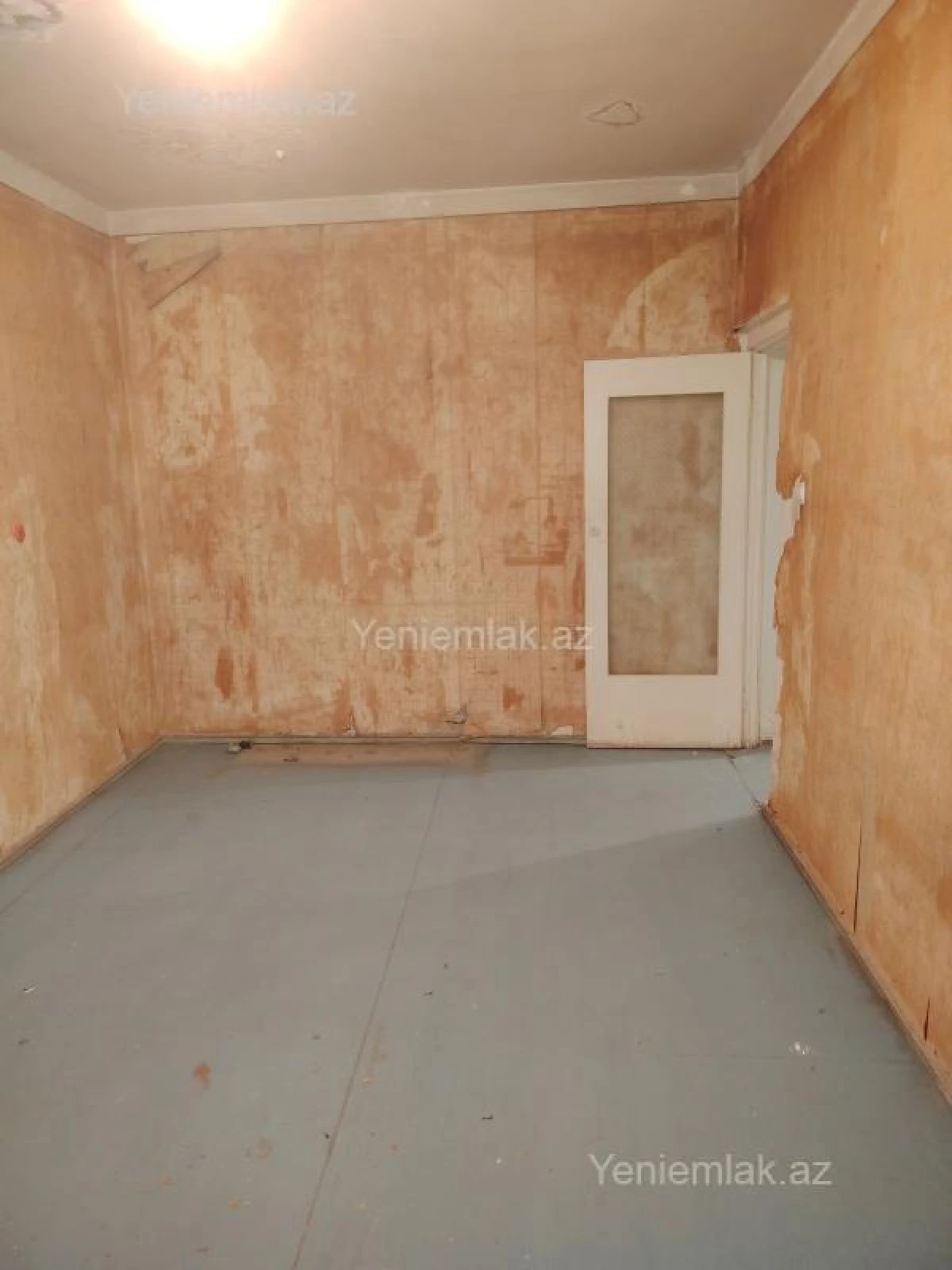 Satılır 4 otaqlı köhnə tikili 84 m²