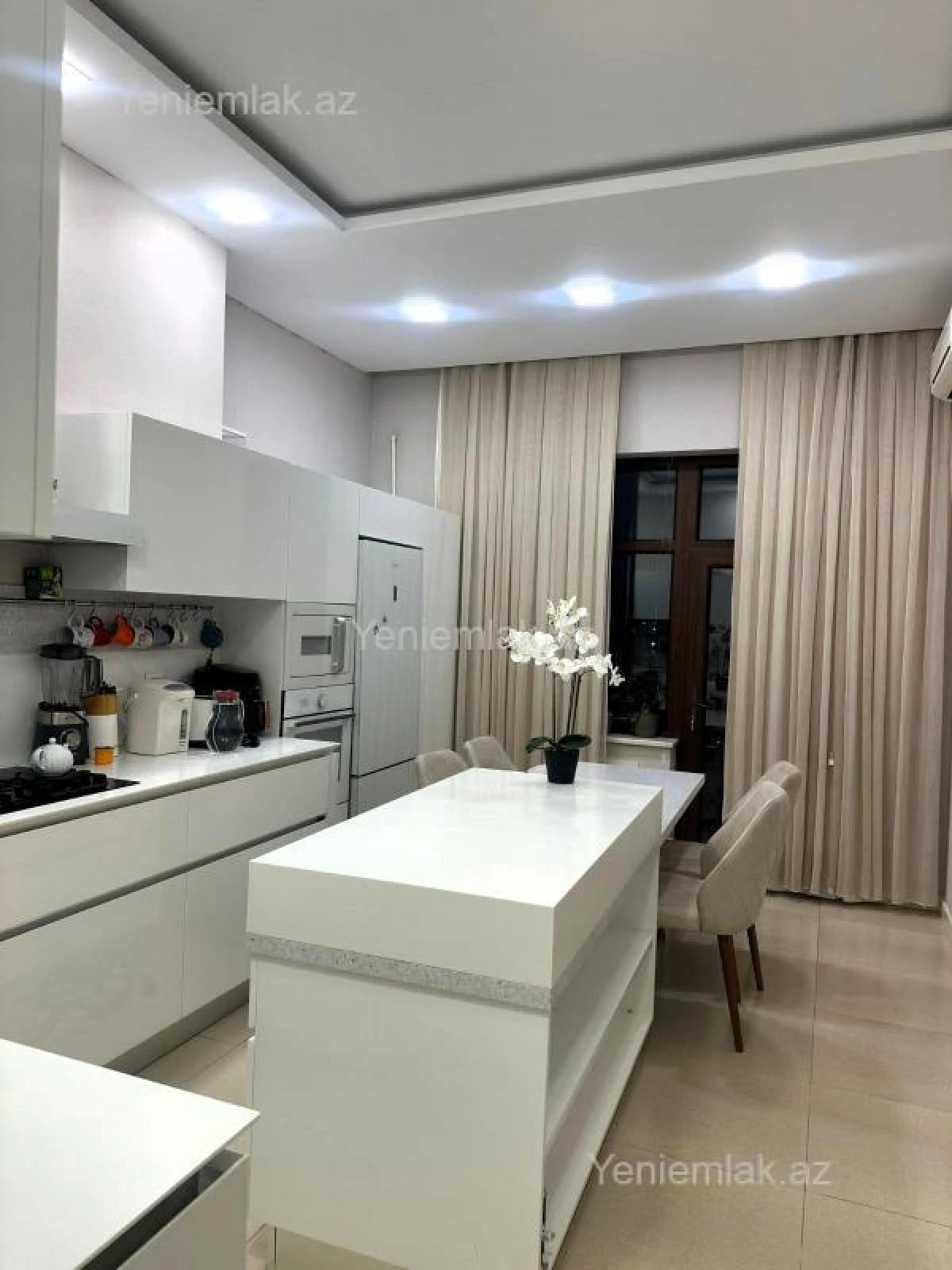 Satılır 4 otaqlı yeni tikili 200 m²