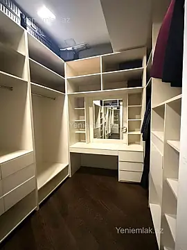 Satılır 4 otaqlı yeni tikili 200 m²