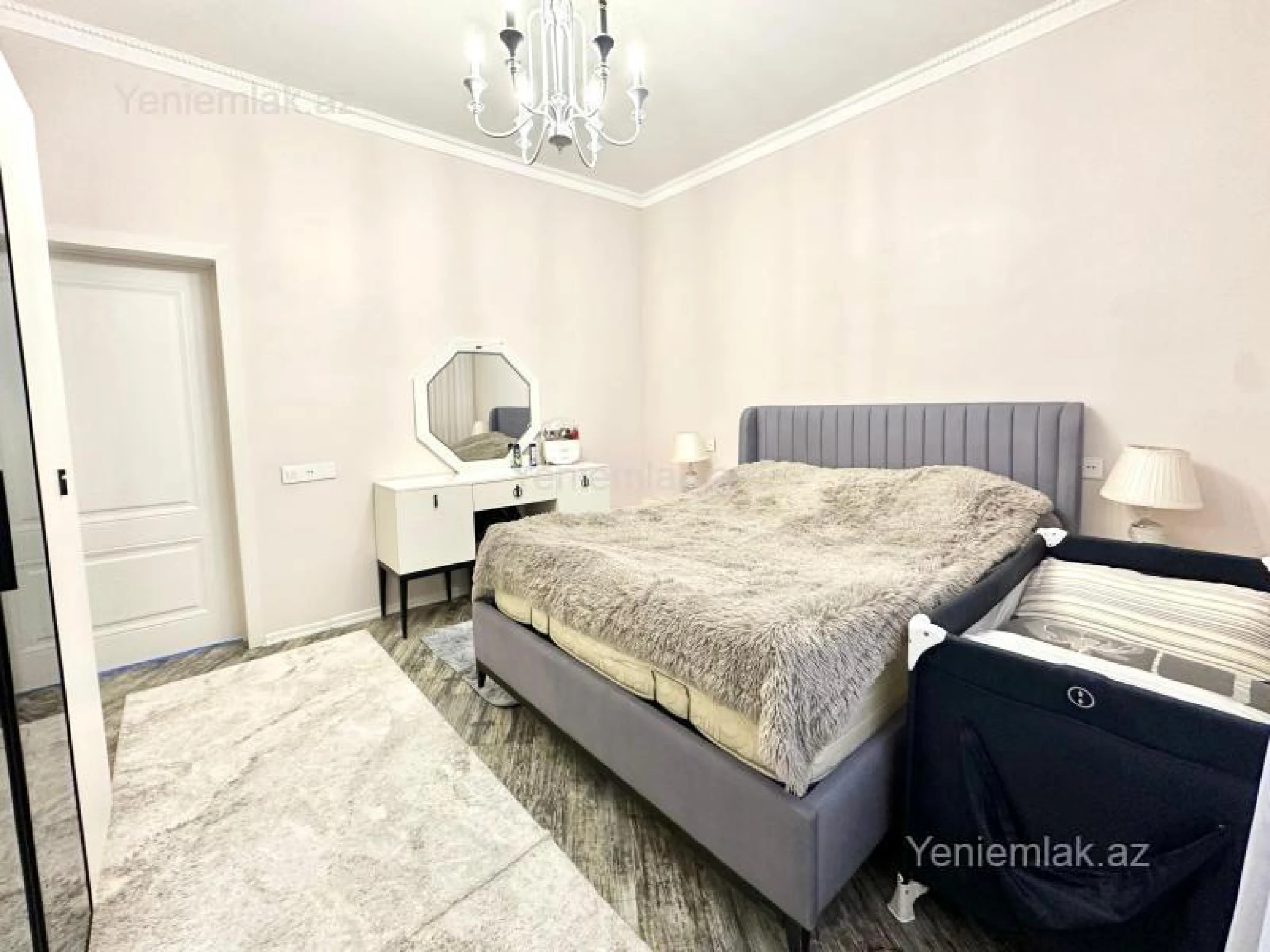 Satılır 6 otaqlı həyət evi 240 m²