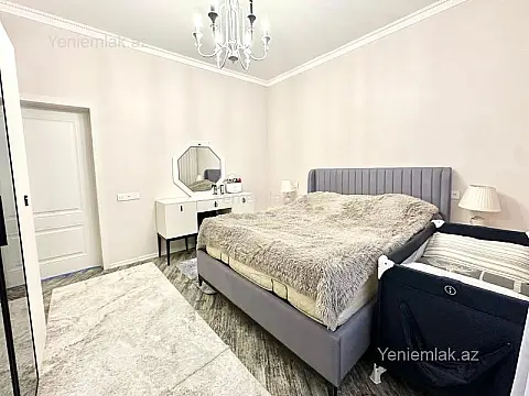 Satılır 6 otaqlı həyət evi 240 m²