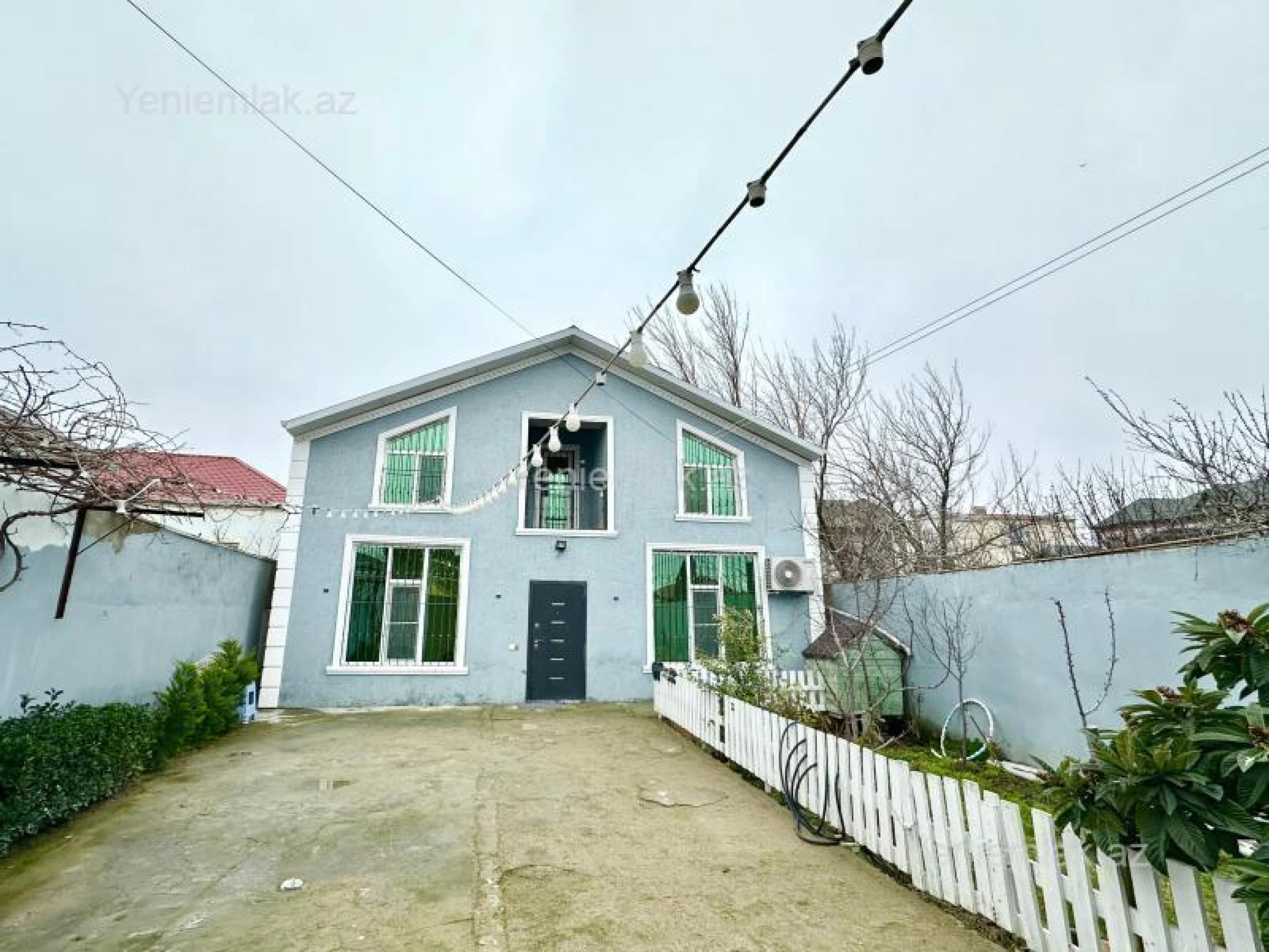 Satılır 6 otaqlı həyət evi 240 m²