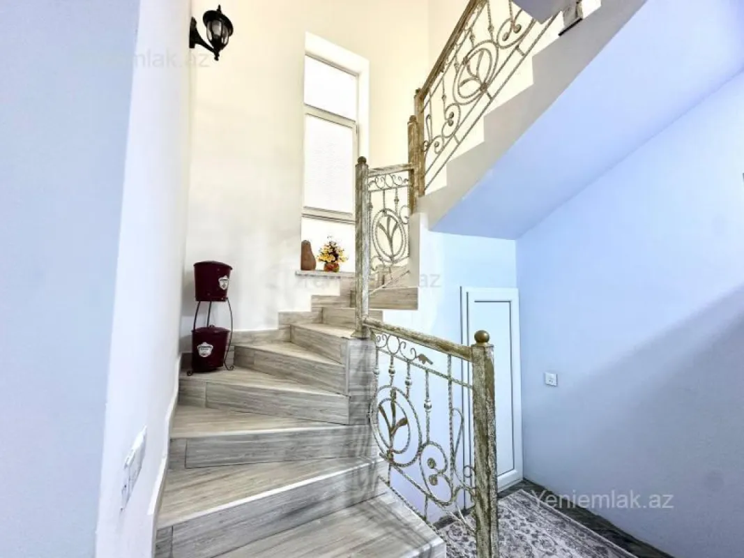 Satılır 6 otaqlı həyət evi 240 m²