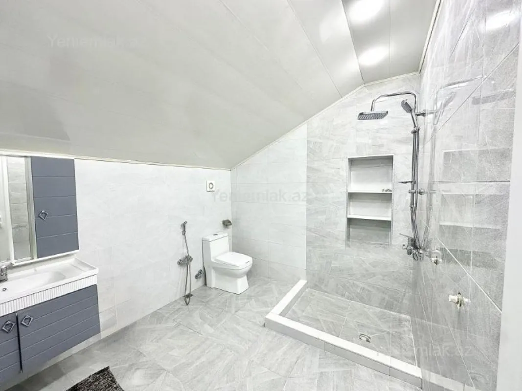 Satılır 6 otaqlı həyət evi 240 m²