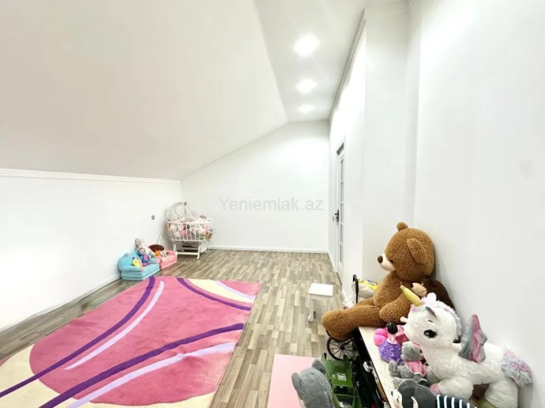 Satılır 6 otaqlı həyət evi 240 m²