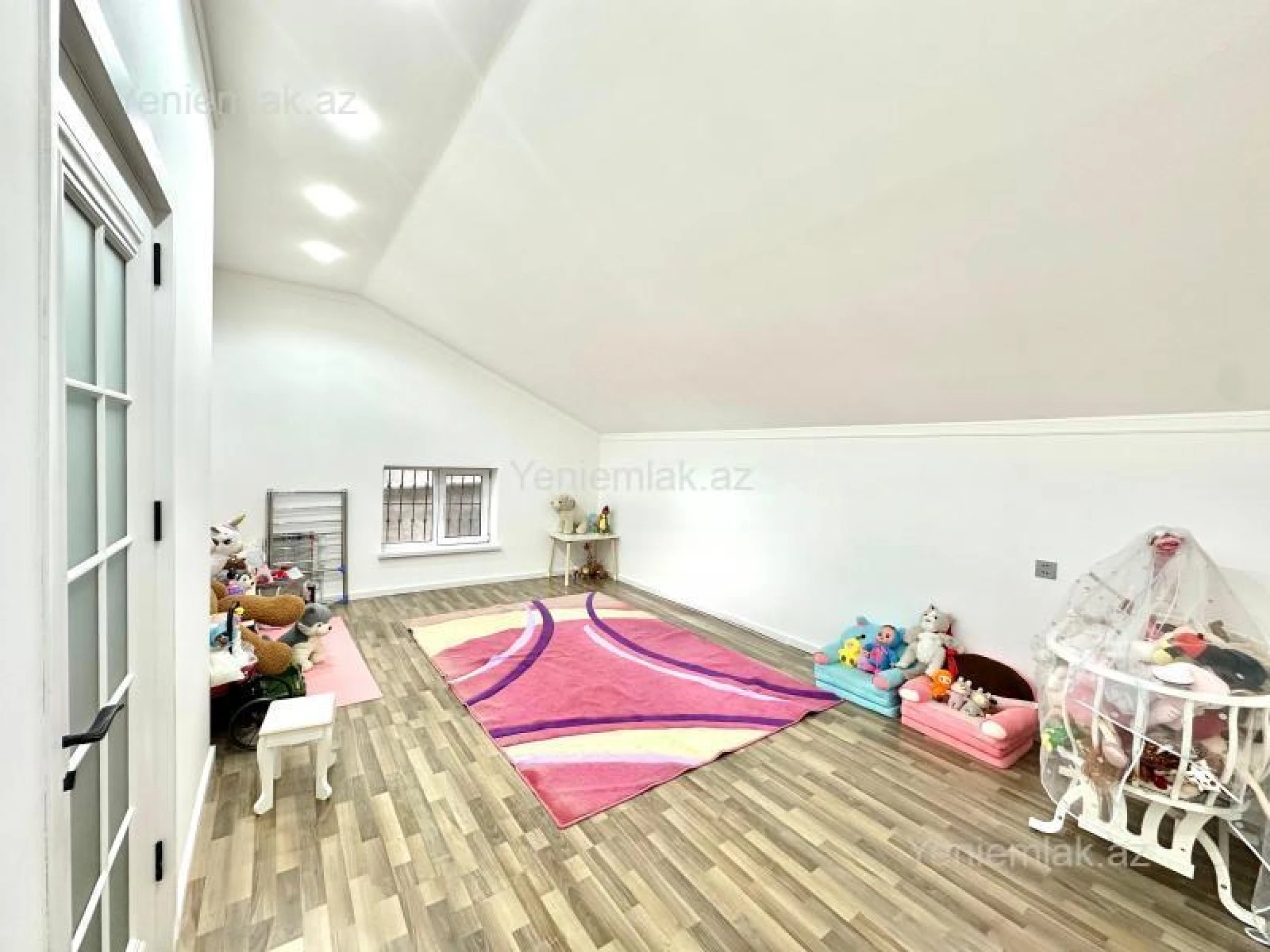 Satılır 6 otaqlı həyət evi 240 m²