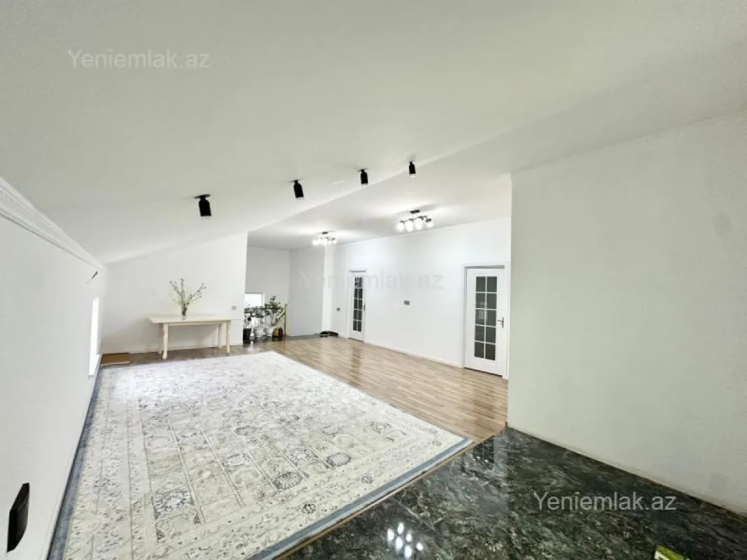 Satılır 6 otaqlı həyət evi 240 m²