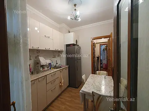 Satılır 3 otaqlı köhnə tikili 90 m²