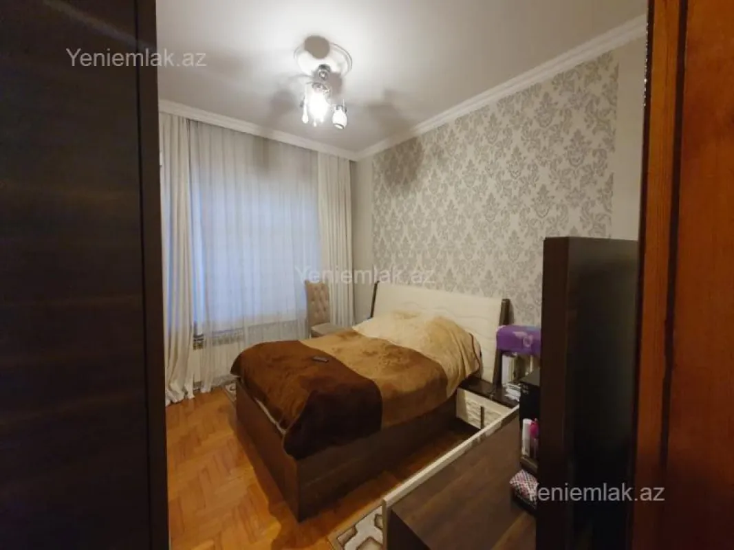 Satılır 3 otaqlı köhnə tikili 90 m²