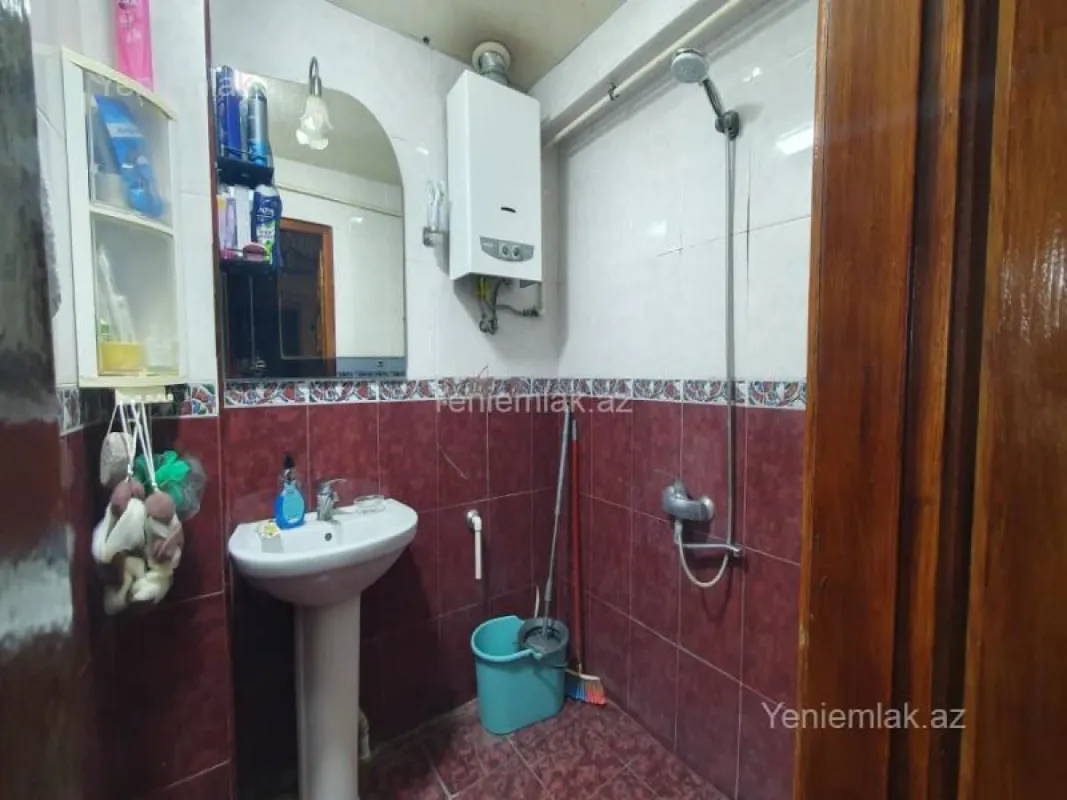 Satılır 3 otaqlı köhnə tikili 90 m²