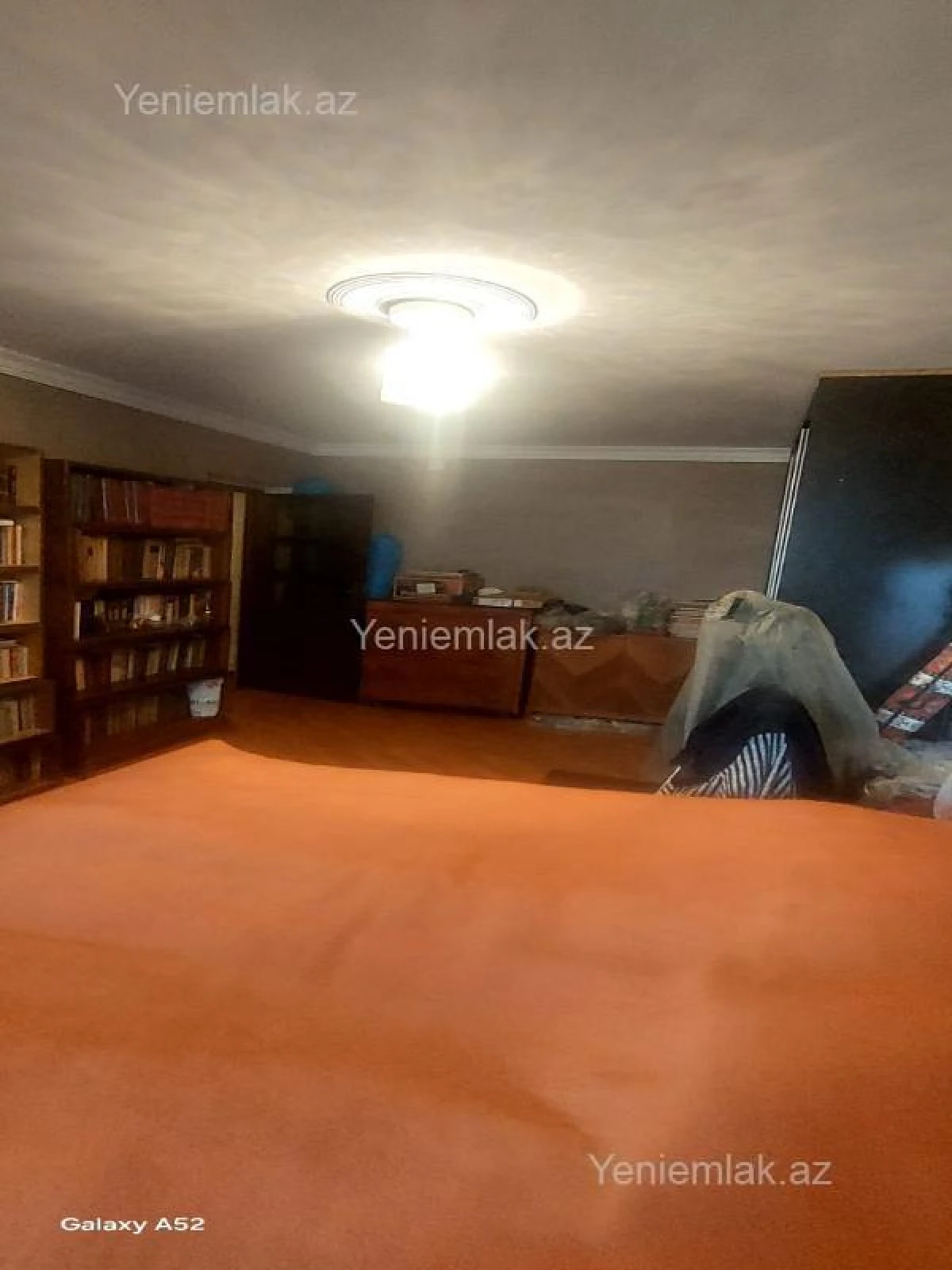 Satılır 2 otaqlı köhnə tikili 55 m²