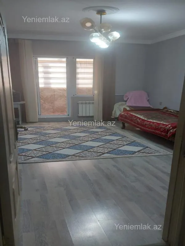 Satılır 4 otaqlı köhnə tikili 100 m²