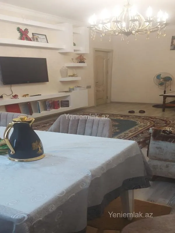 Satılır 4 otaqlı köhnə tikili 100 m²