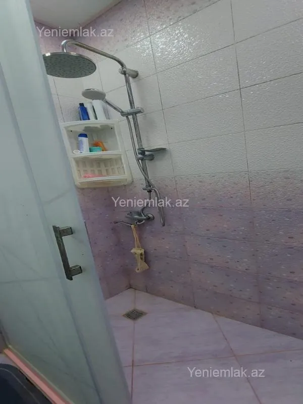 Satılır 4 otaqlı köhnə tikili 100 m²