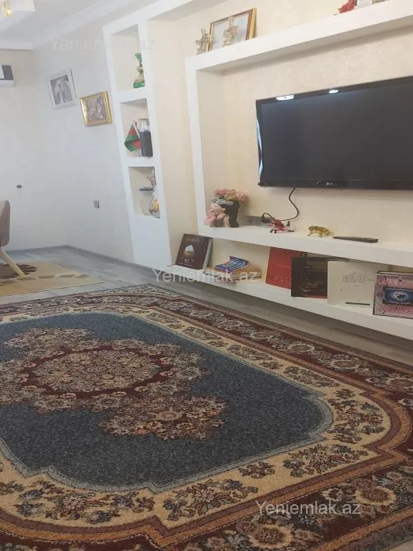 Satılır 4 otaqlı köhnə tikili 100 m²