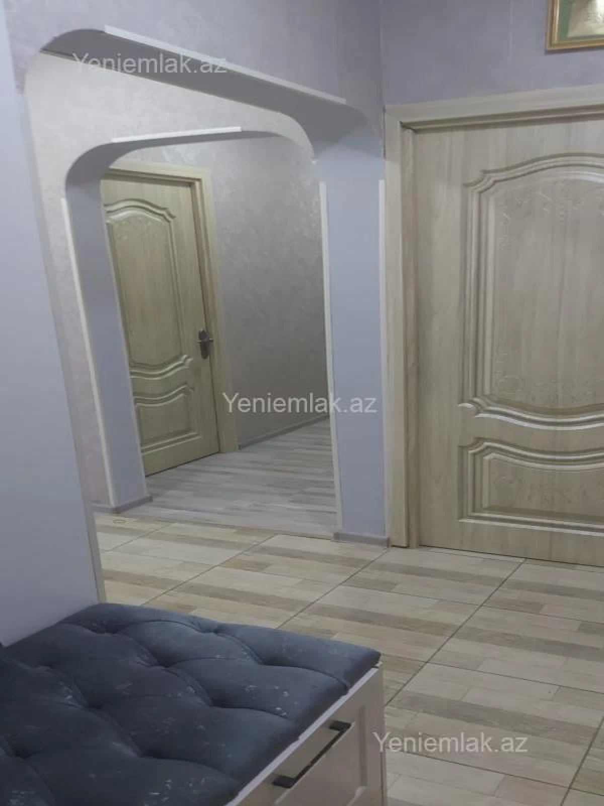 Satılır 4 otaqlı köhnə tikili 100 m²