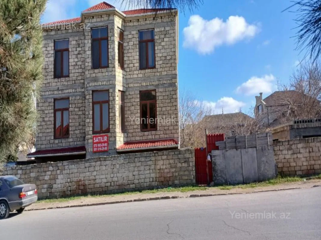 Satılır 10 otaqlı həyət evi 330 m²