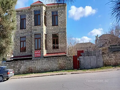 Satılır 10 otaqlı həyət evi 330 m²