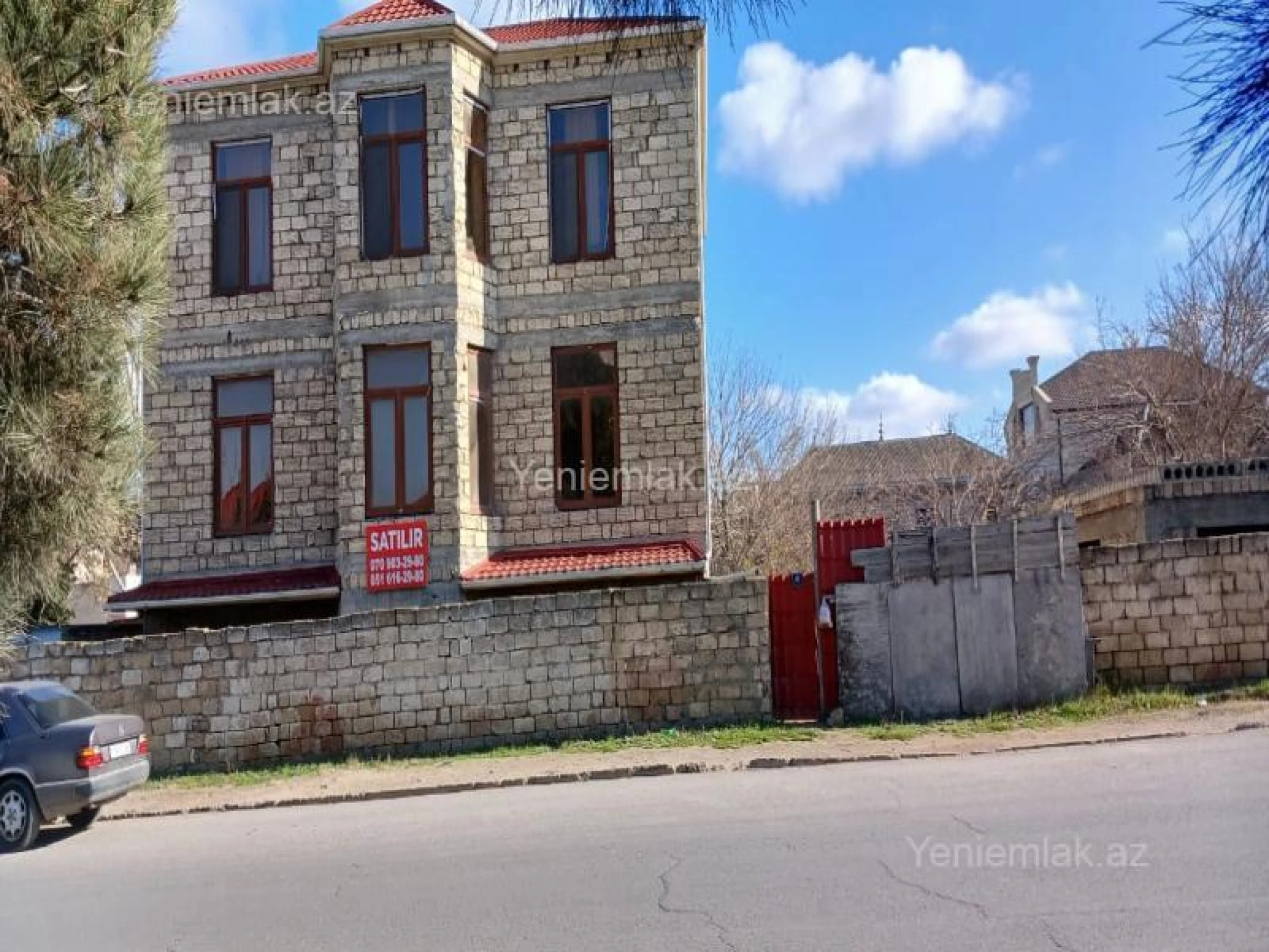 Satılır 10 otaqlı həyət evi 330 m²
