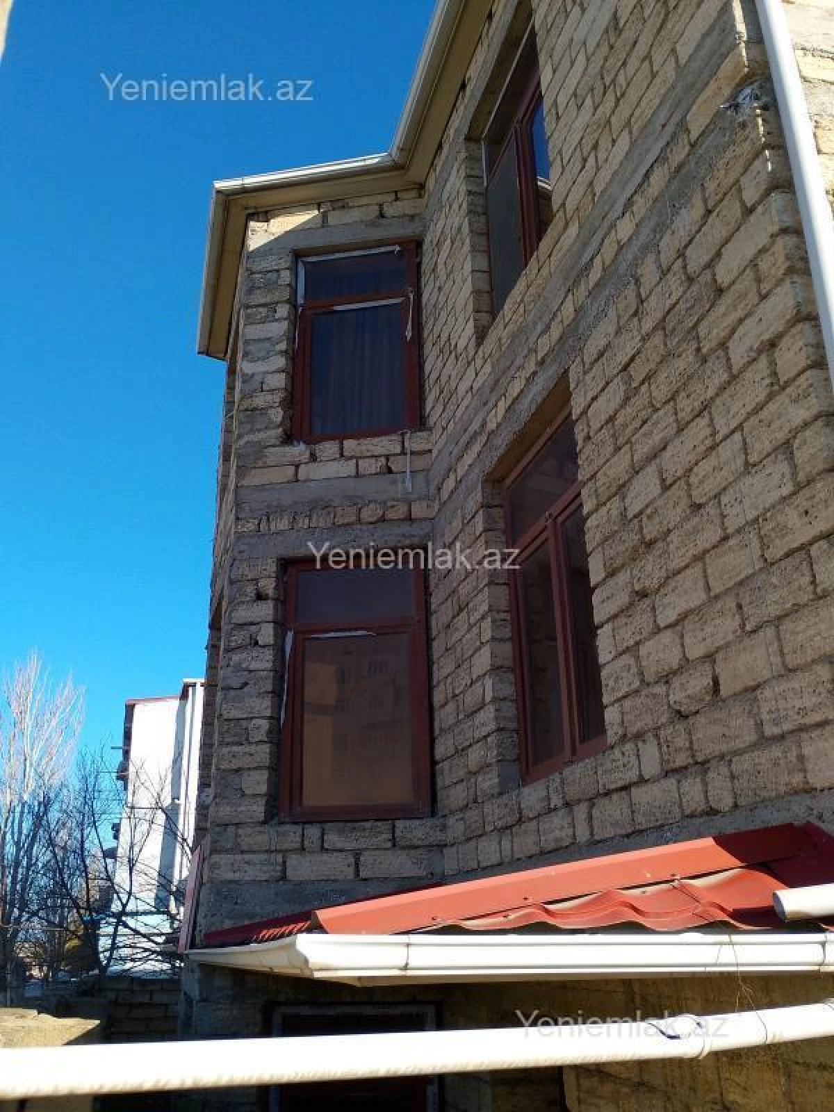 Satılır 10 otaqlı həyət evi 330 m²