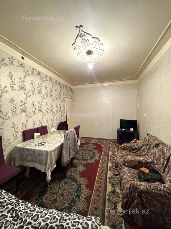 Satılır 2 otaqlı köhnə tikili 60 m²