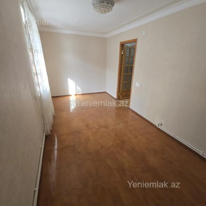 Satılır 3 otaqlı köhnə tikili 70 m²