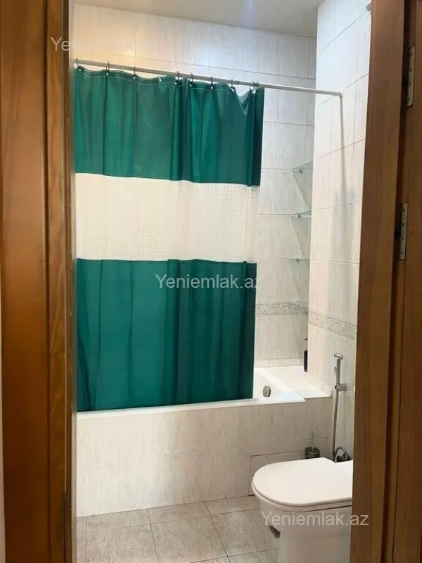 Satılır 3 otaqlı yeni tikili 136 m²