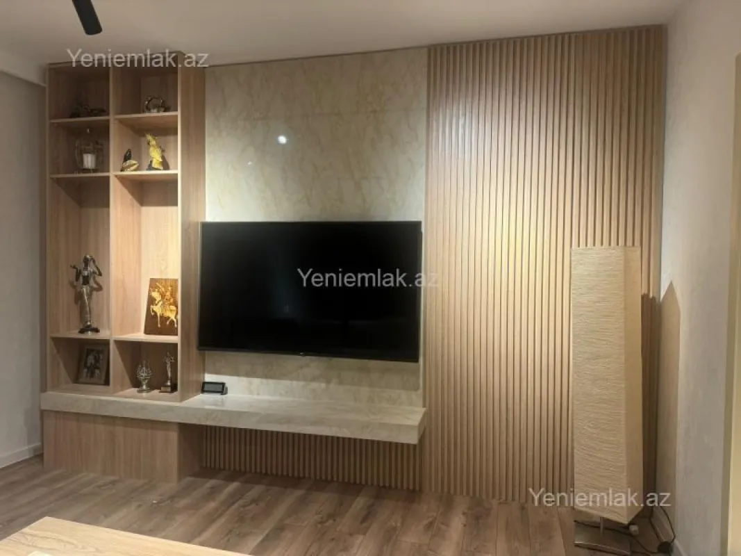 Satılır 5 otaqlı həyət evi 215 m²