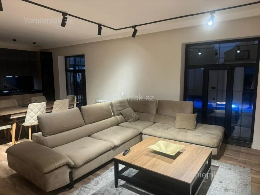 Satılır 5 otaqlı həyət evi 215 m²