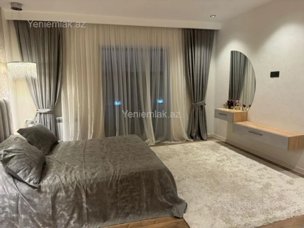 Satılır 5 otaqlı həyət evi 215 m²
