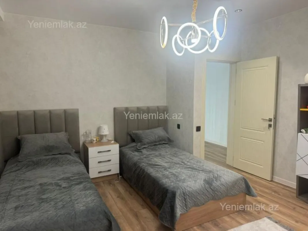 Satılır 5 otaqlı həyət evi 215 m²