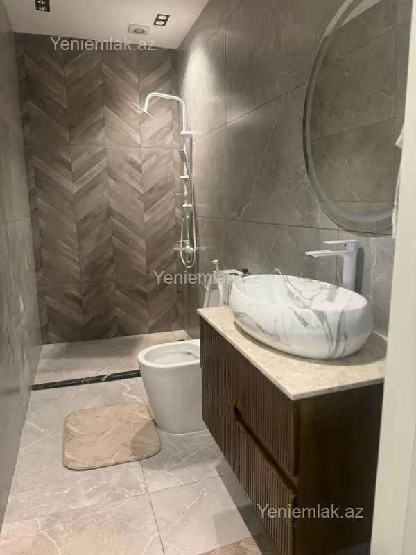 Satılır 5 otaqlı həyət evi 215 m²
